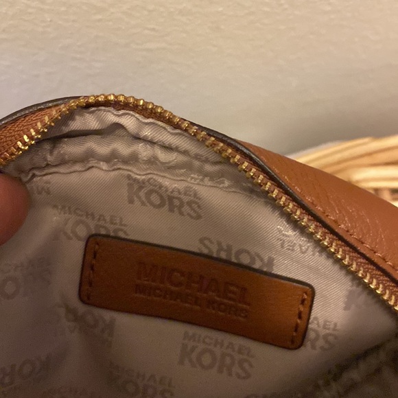 Michael Kors
100% Leather - Picture 8 of 9
